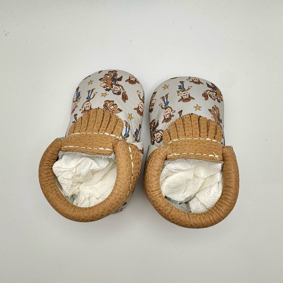 Freshly Picked Disney Baby Moccasins w Toy Story's Woody & Bullseye 🎯 Size 2 - Picture 4 of 6